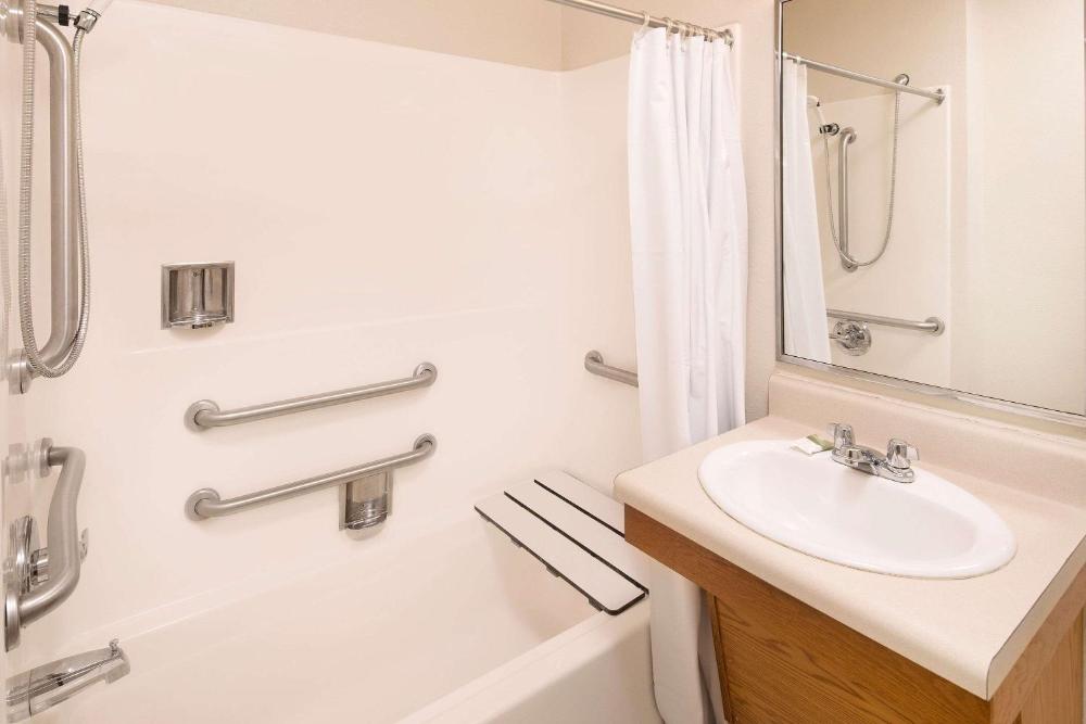 Double Room with Two Double Beds - Accessible/Non-Smoking interior